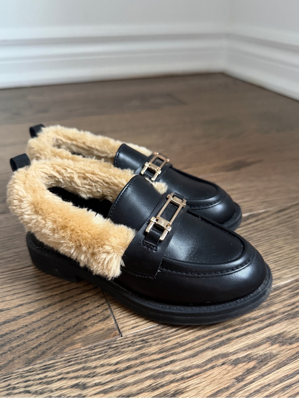 Girls Black Faux Fur Loafers – Size 8 – Great Condition